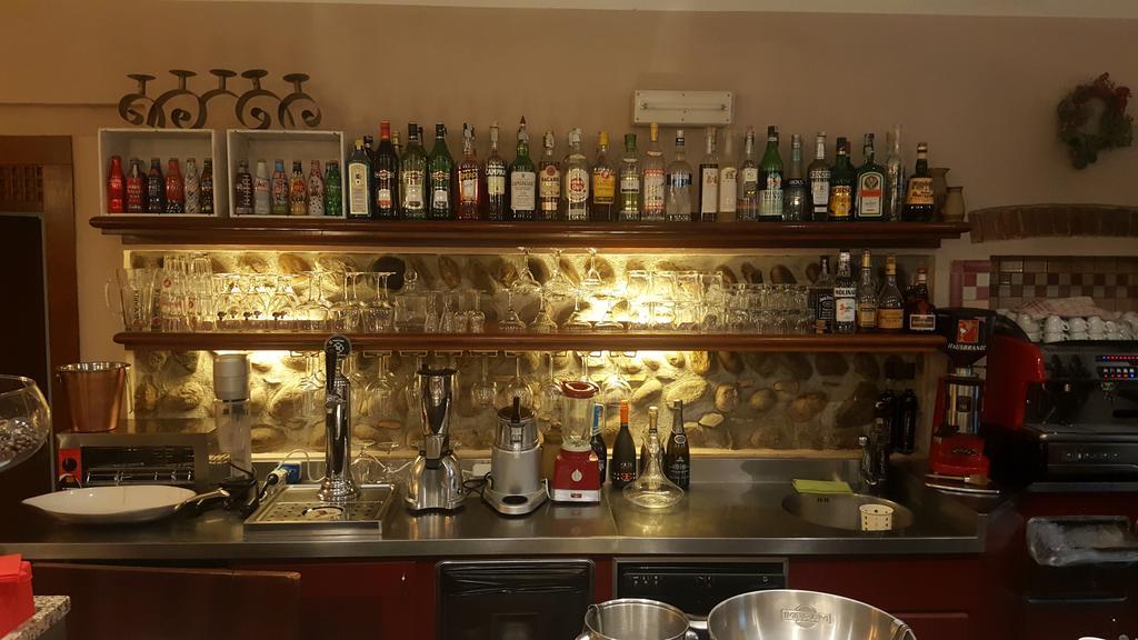 Boutique Hotel Corte Malaspina Castelnuovo del Garda Bagian luar foto