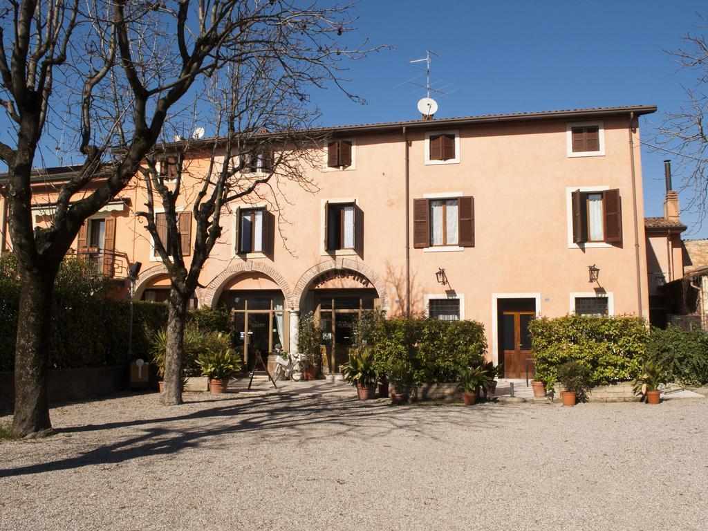 Boutique Hotel Corte Malaspina Castelnuovo del Garda Bagian luar foto