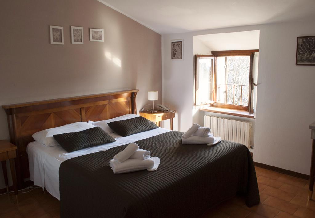Boutique Hotel Corte Malaspina Castelnuovo del Garda Bagian luar foto