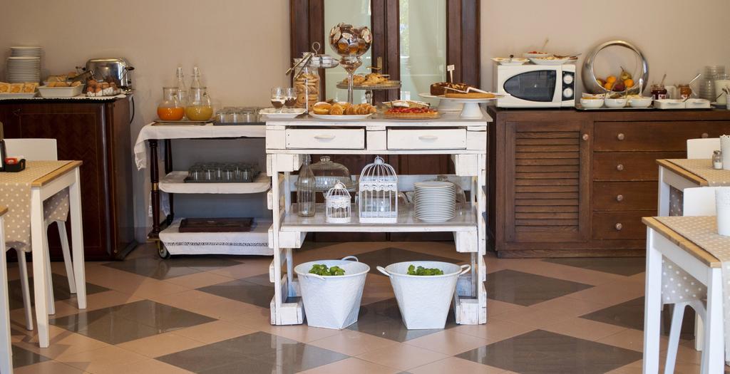 Boutique Hotel Corte Malaspina Castelnuovo del Garda Bagian luar foto