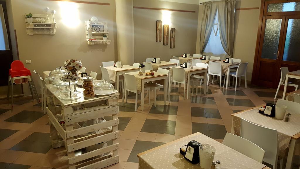 Boutique Hotel Corte Malaspina Castelnuovo del Garda Bagian luar foto